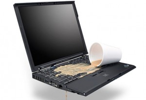 laptop po zalaniu płynem